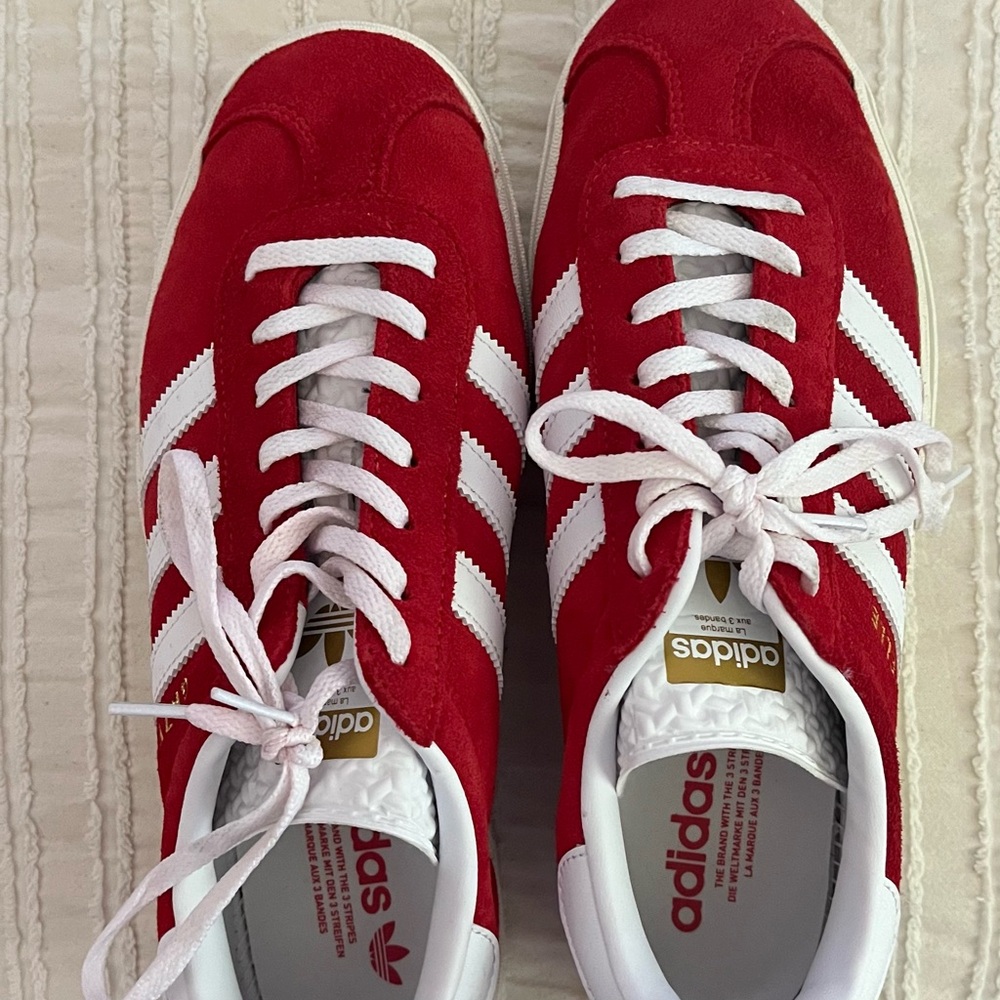Like new worn once adidas gazelle